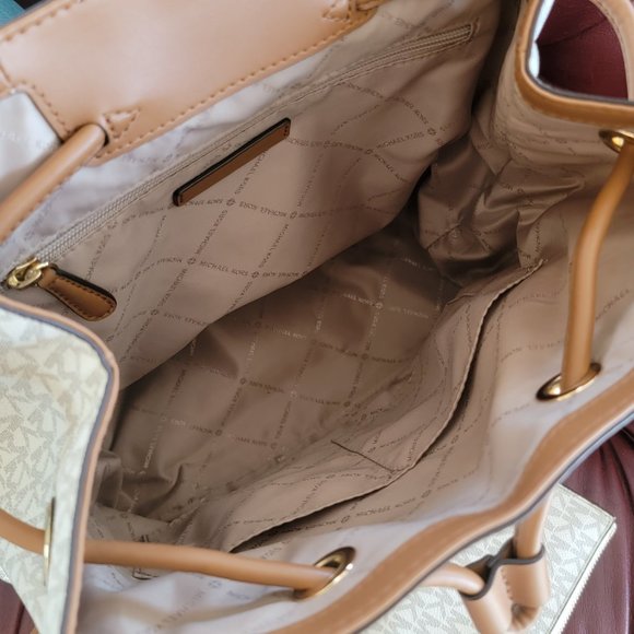 Michael Kors Abbey Cargo Backpack, w/ wallet - White & Tan